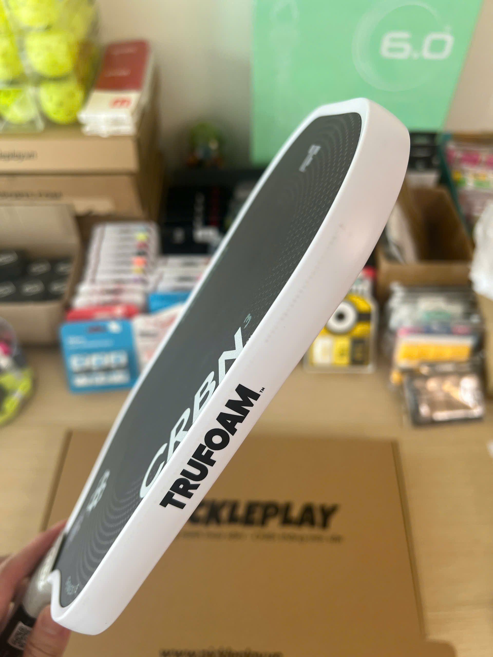 Lô CRBN TruFoam TF3 Genesis mới 100% lỗi nhẹ viền do nhà sản xuất